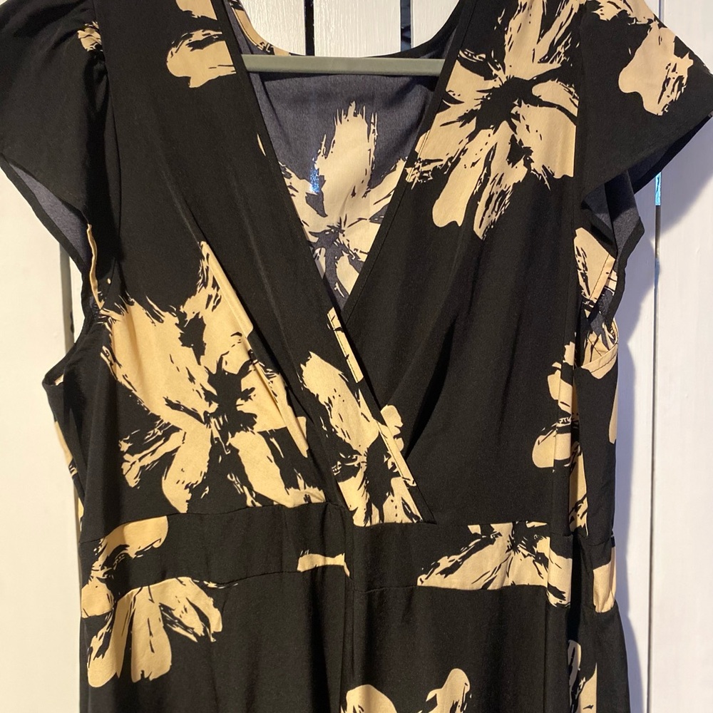 Black & Cream Floral Midi Dress - Elegant V-Neck Women’s Dress - Picture 6 of 7